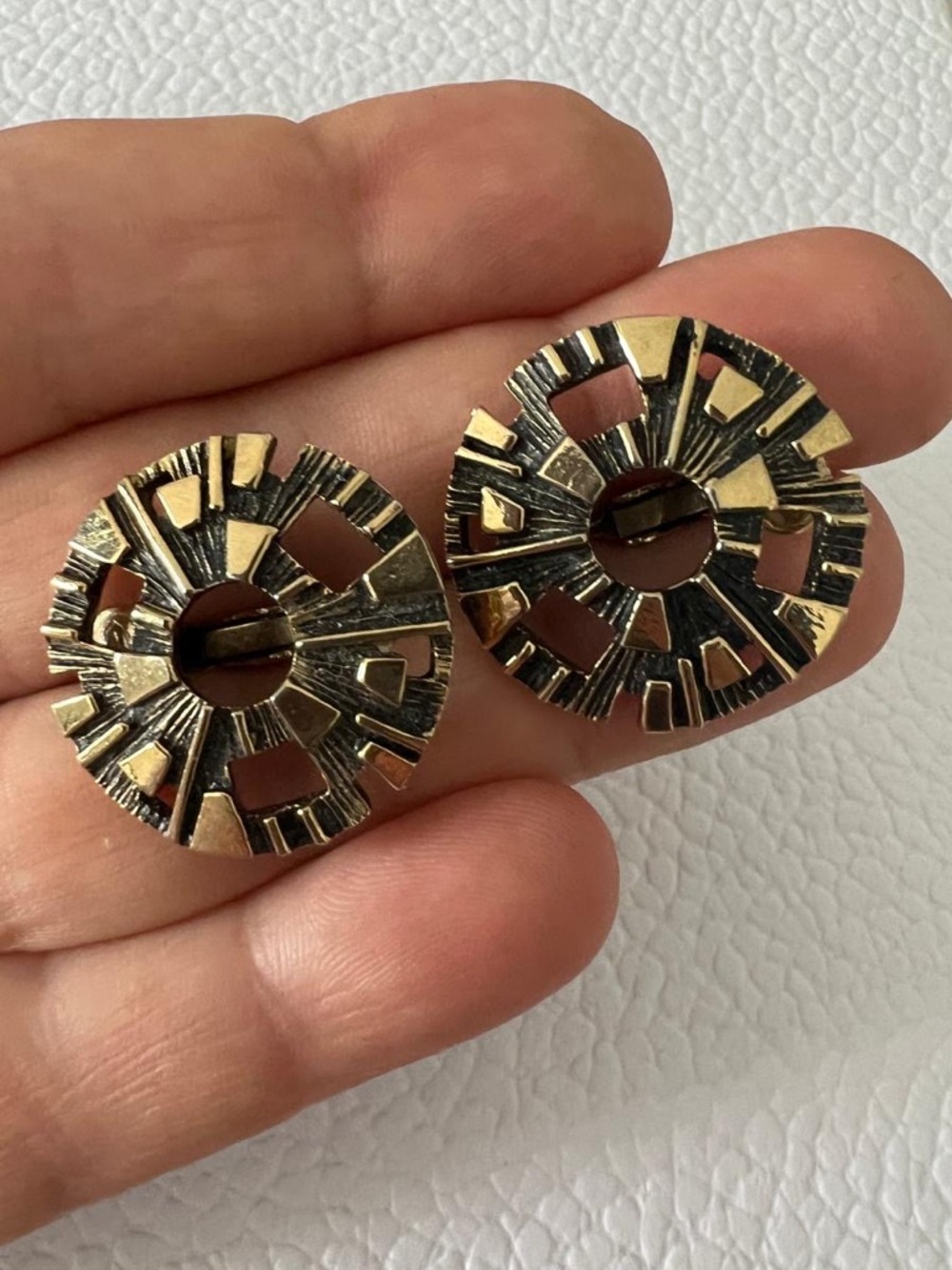 Vintage Sarah Coventry Antique
Silver Tone Earrings 70s Discs Clip On Earrings